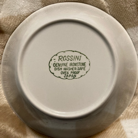 MCM Rossini Ironstone Vegetble Serving Bowl 9 1/4. Great condition - Picture 2 of 4